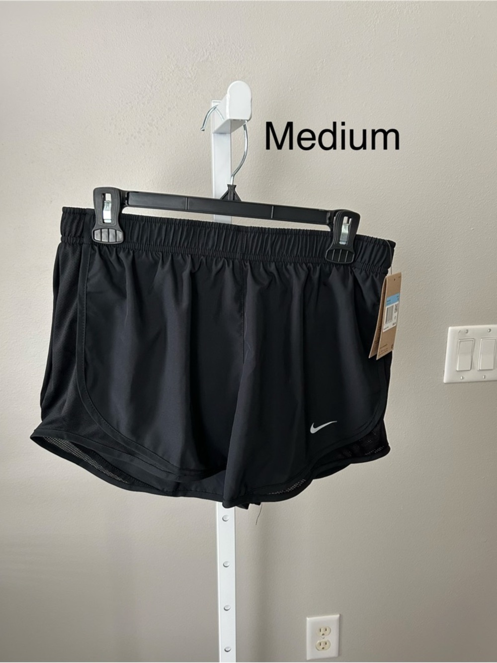 Nike women’s medium black shorts nwt